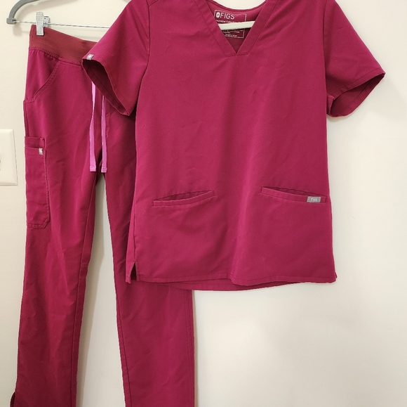 Figs Tops - Figs Scrub Top -Small Casma 3 Pocket Maroon Nurse Hospital V-Neck w/ Pants-XS